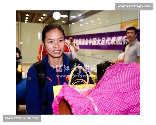 盐城球迷凯旋高铁站沸腾 鹿鸣欢歌致谢苏州